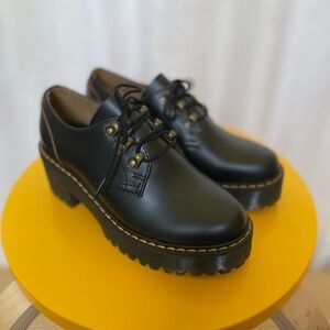 Dr. Martens Leona Lo Oxford, Black, Size 5
